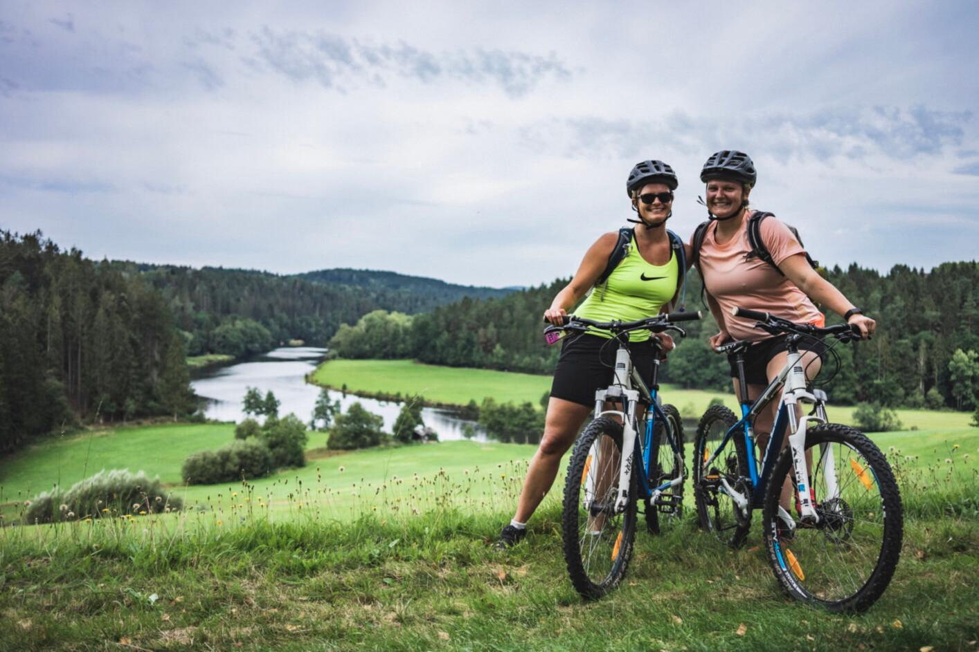 Fröhliche Teilnehmerinnen am Fitnessurlaub in Deutschland