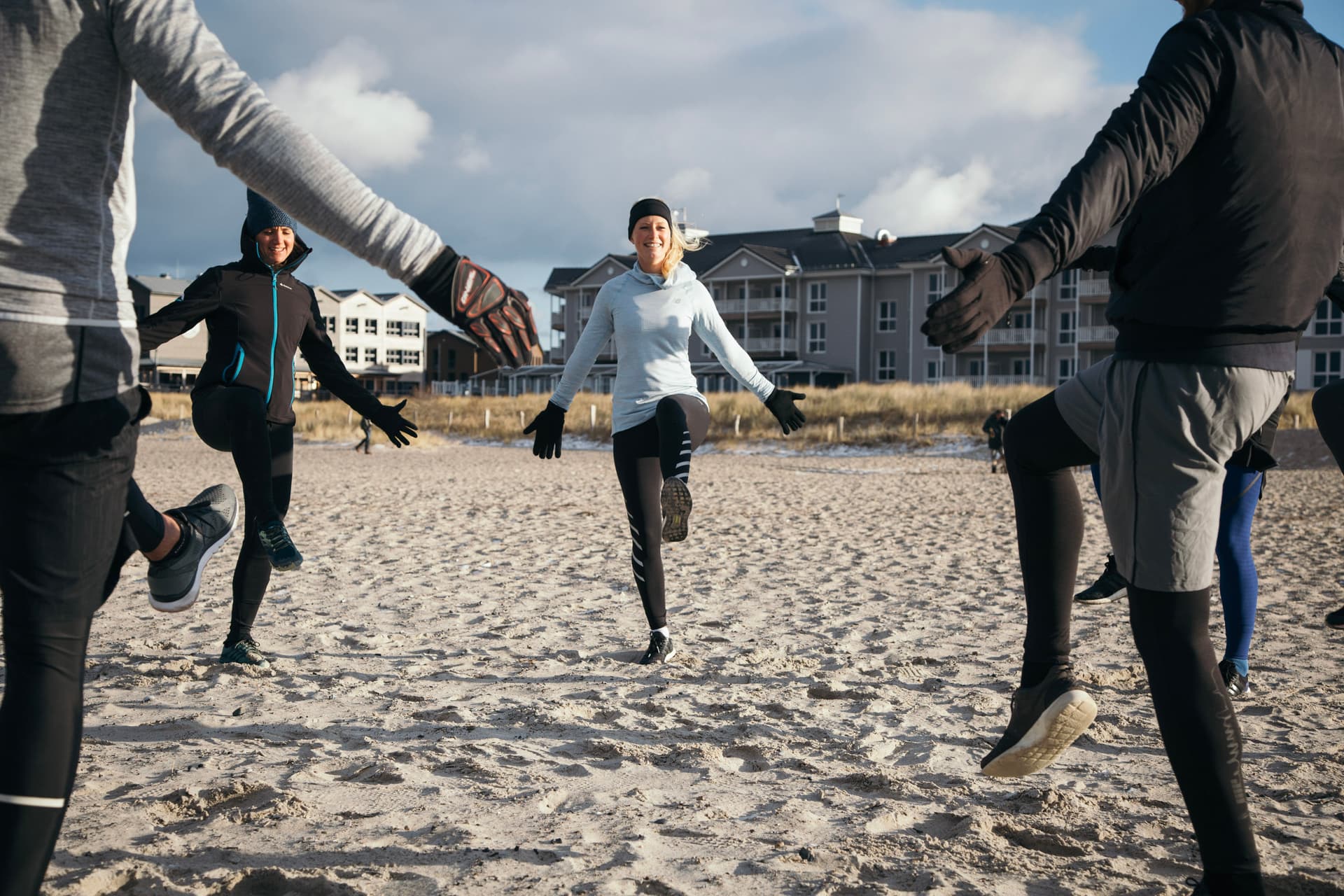 Fitness Retreat: Warm Up am Strand