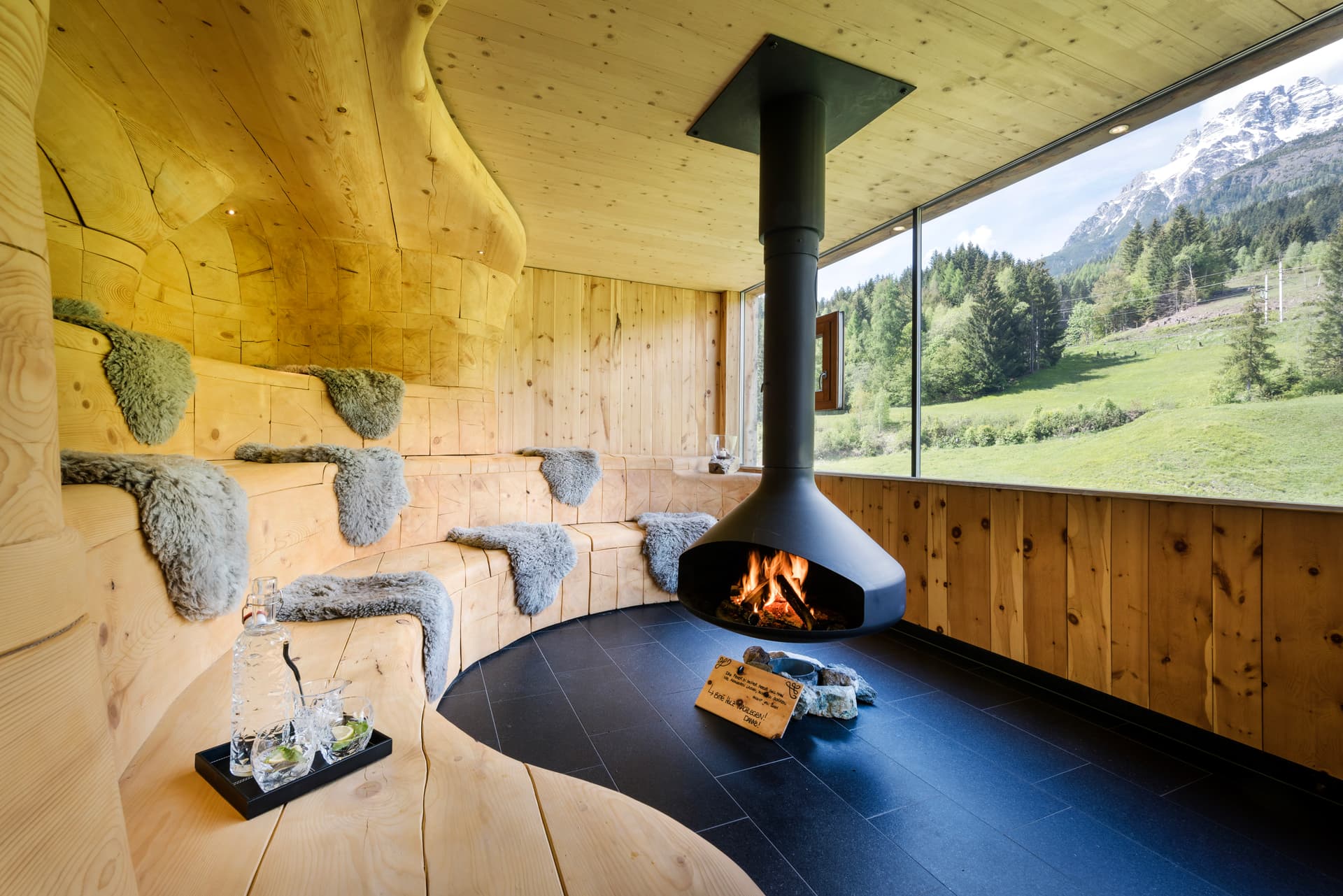 Sauna mit idyllischem Ausblick auf die Berge