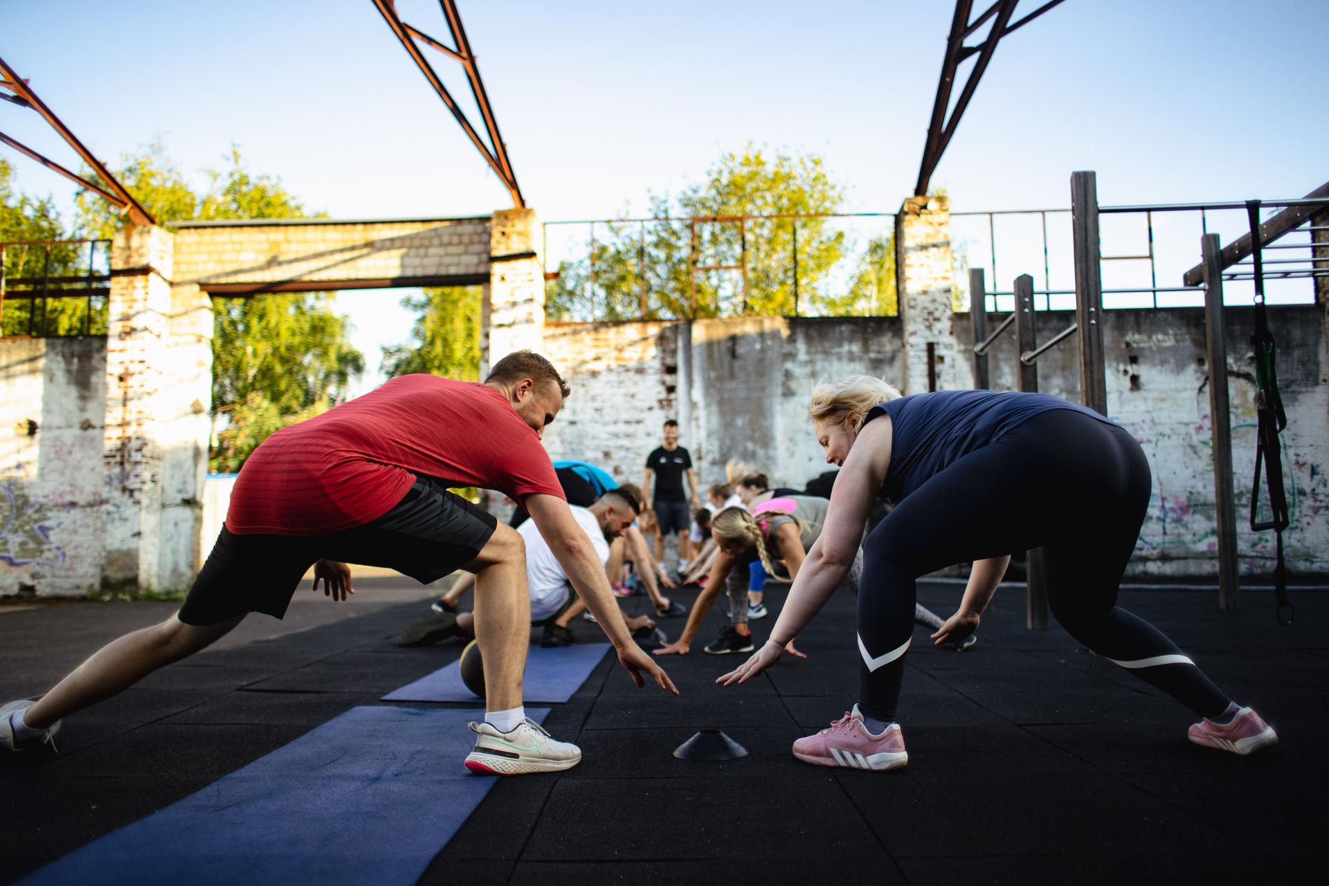 Mitarbeiterinnen beim Outdoor Training an der frischen Luft