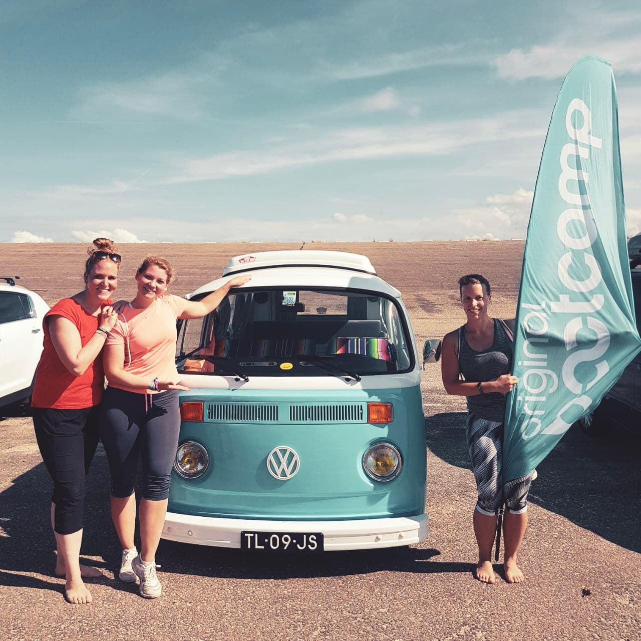 Teilnehmerinnen am Strand auf der Fitnessreise Niederlande