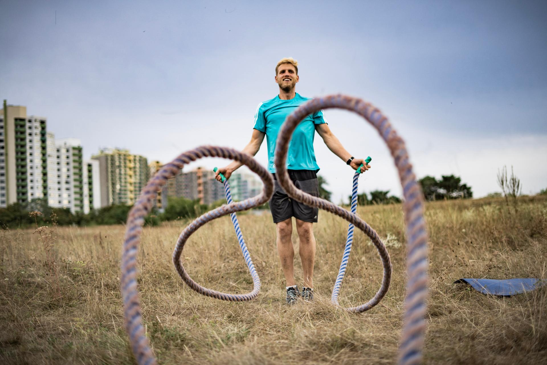 Training im Sport Bootcamp an den wilden Seilen