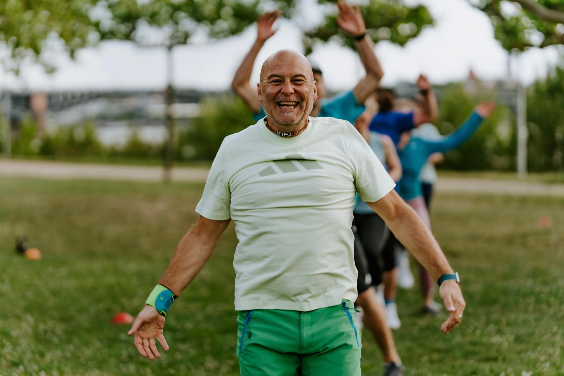 Outdoor Fitness Bootcamp im Park macht Spaß