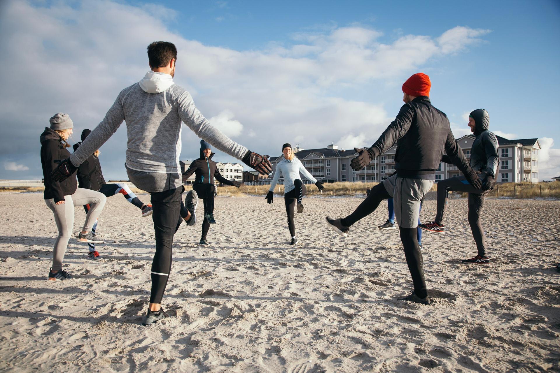 Workout der Bootcamp Teilnehmer am Ostseestrand in Heiligenhafen